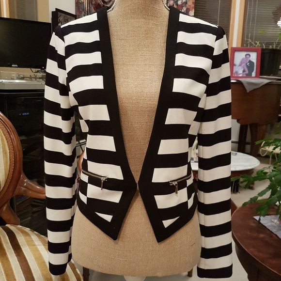 bebe Jackets & Blazers - bebe Cropped Blazer sz M